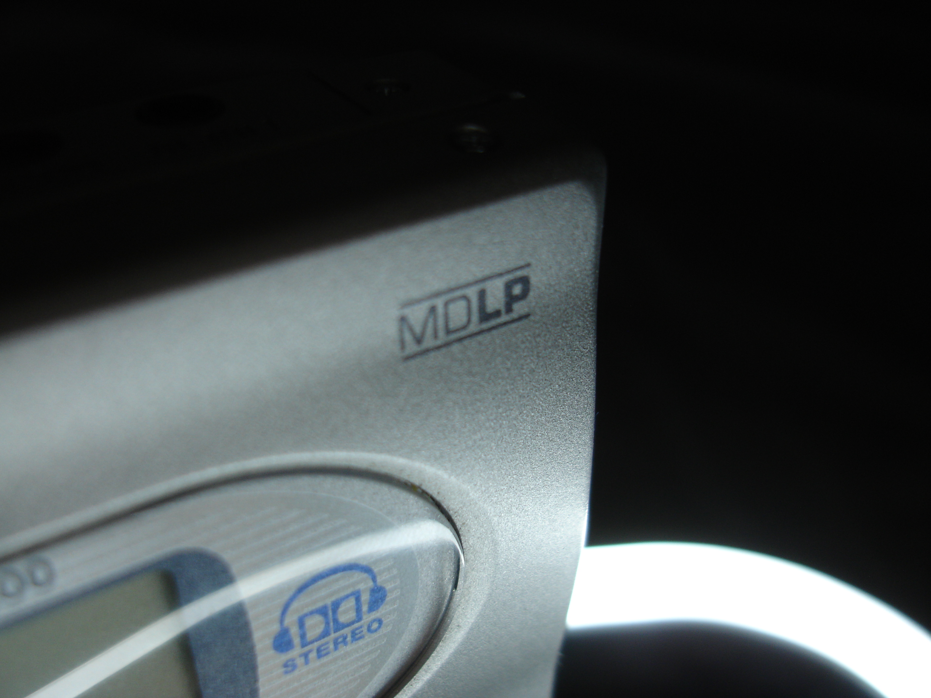 Detalle del logotipo MDLP del Sharp MD-MT200